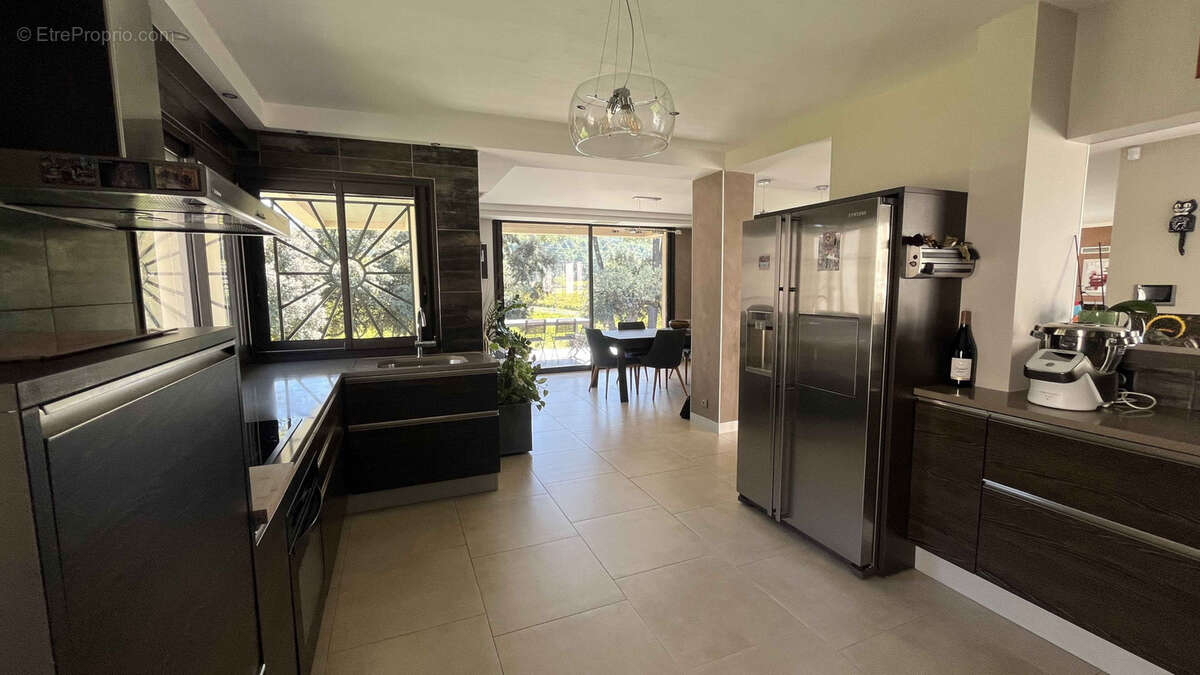 Maison à SAINT-MARCEL-DE-CAREIRET