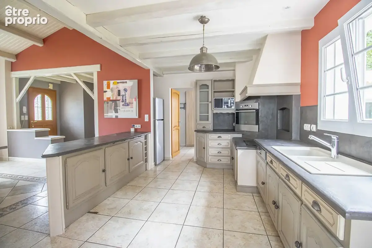 Maison 8 pièces - 209 m² - Proche du centre-ville de La Garnache - photo 7