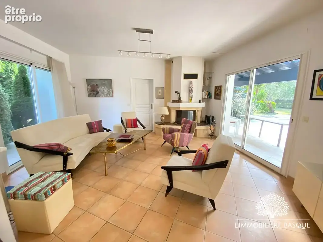 Maison 5 pièces 147 m² à vendre à Bassussarry (64200) - photo 8