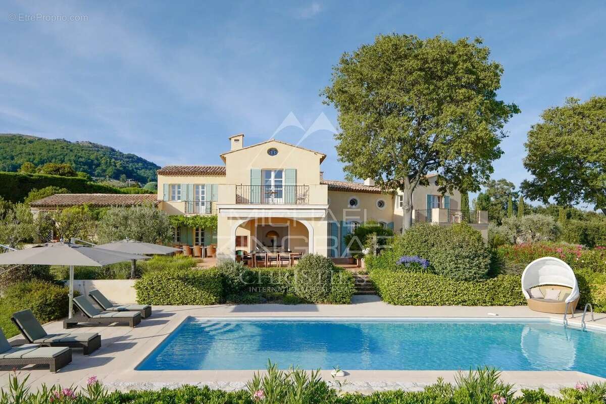 Magnifique propriété avec vue mer panoramique à pieds du village - photo 3