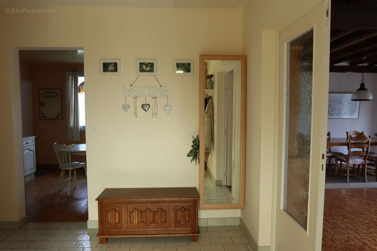 Maison à AINAY-LE-CHATEAU