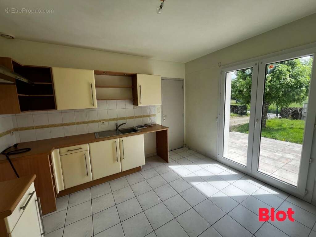 Maison à SAINT-ERBLON