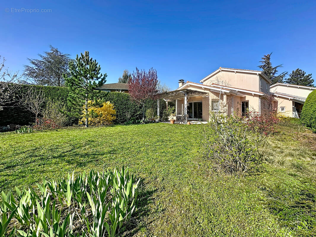 Maison à SAINT-GENIS-LES-OLLIERES