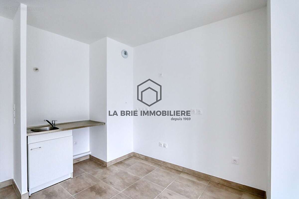 Appartement 73 m² à Emerainville  - photo 5
