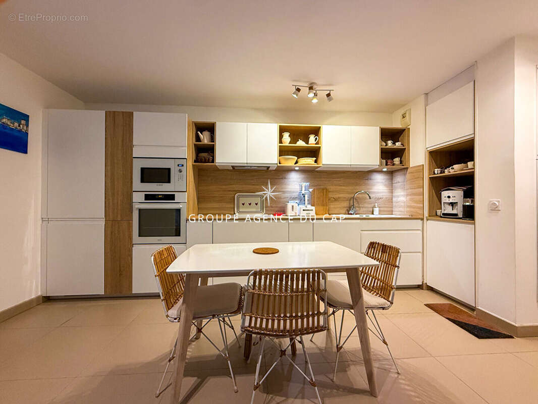 Appartement 2 pièces 44 m2 en rez de jardin proche mer et commerces SAINT AYGULF - photo 4