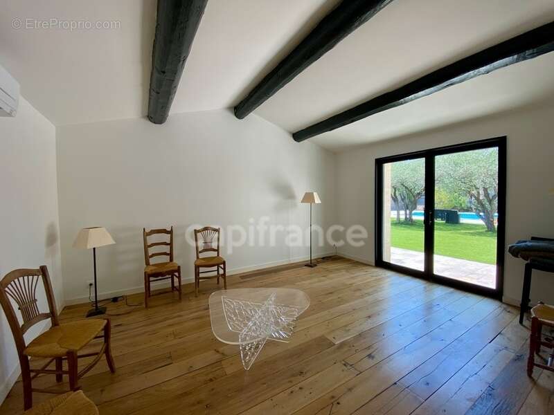 À SAINT MAXIMIN (30) Splendide propriété de 280 m², à 5 min d’Uzès proche de toutes commodités, sur un terrain clos et arboré d’ - photo 11