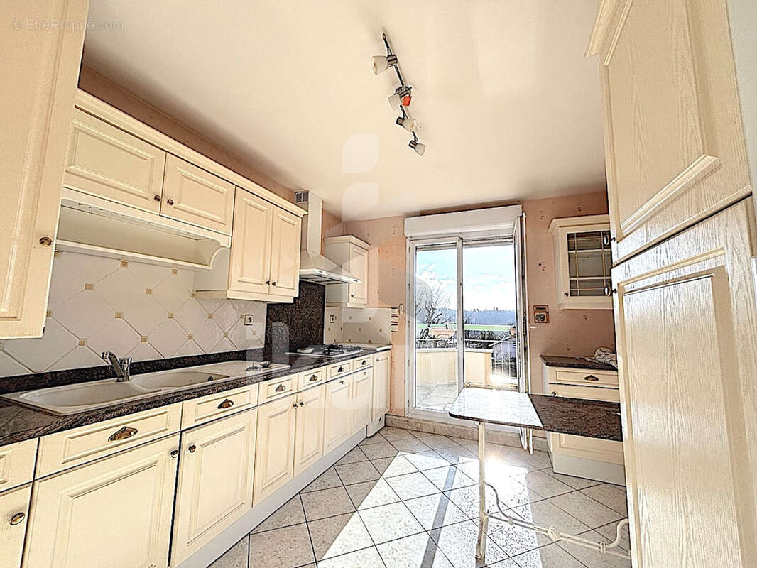 Appartement à CRAPONNE