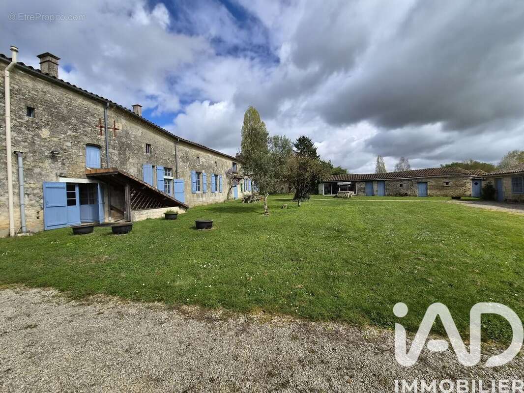 Maison 560 m² à Melleran  - photo 3