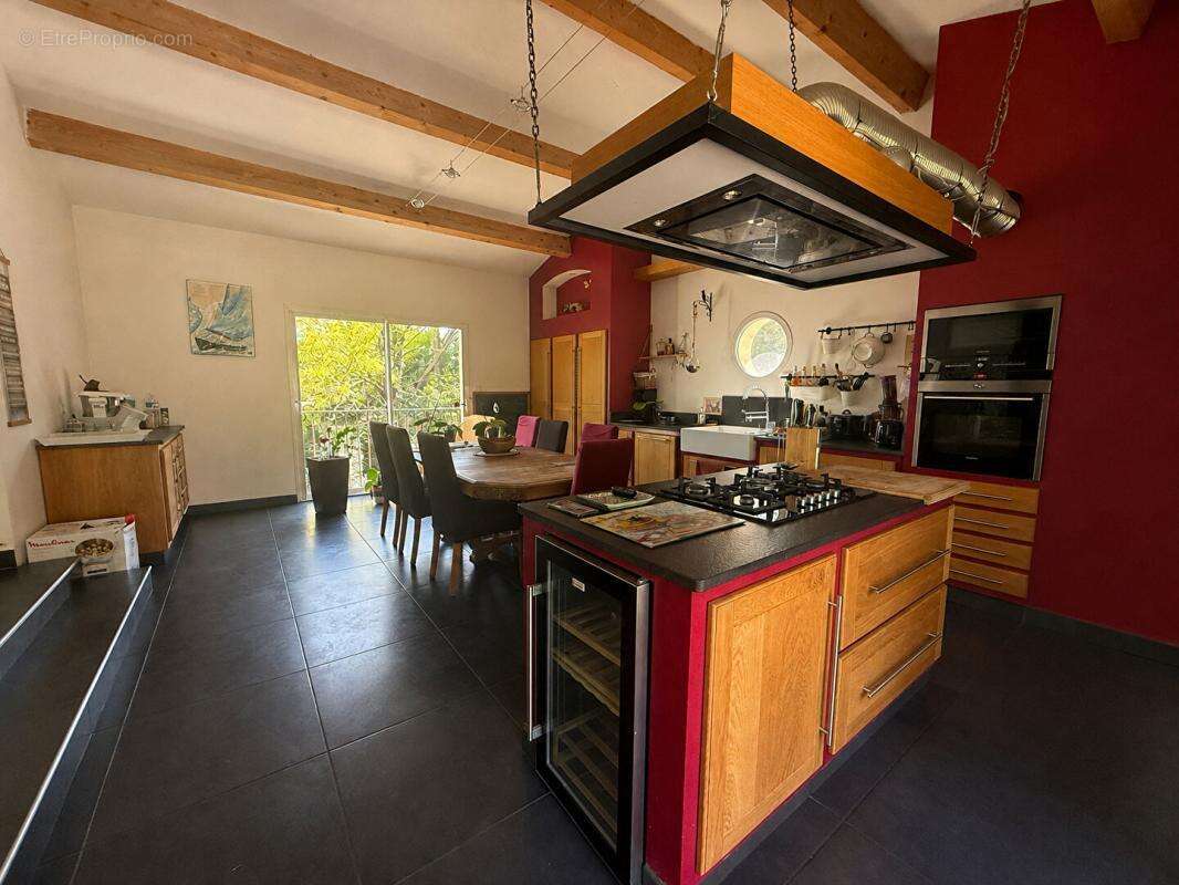 Maison T5 avec studio de type 2  et double garage - photo 2