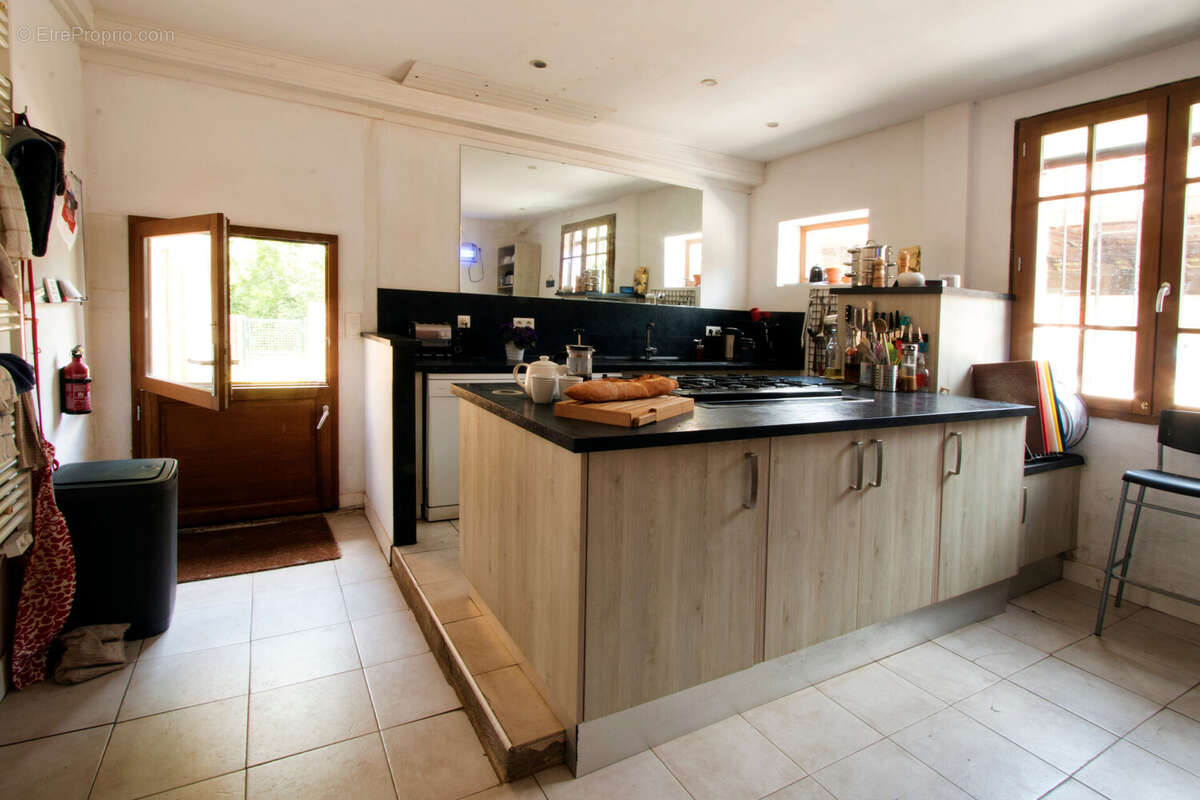 Maison 320 m² à Osmets  - photo 5