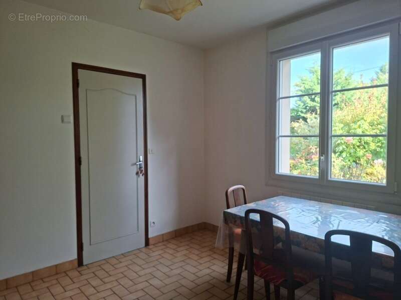 Maison à AMBRIERES-LES-VALLEES