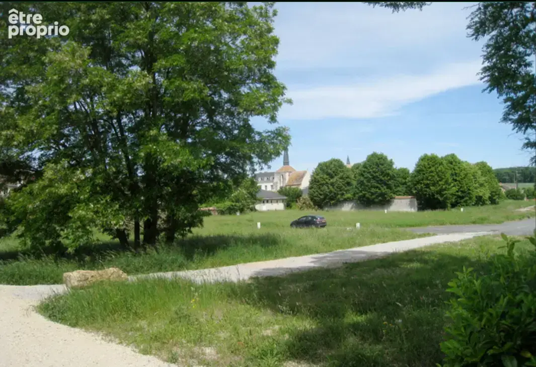 Terrain à COUSSAY-LES-BOIS