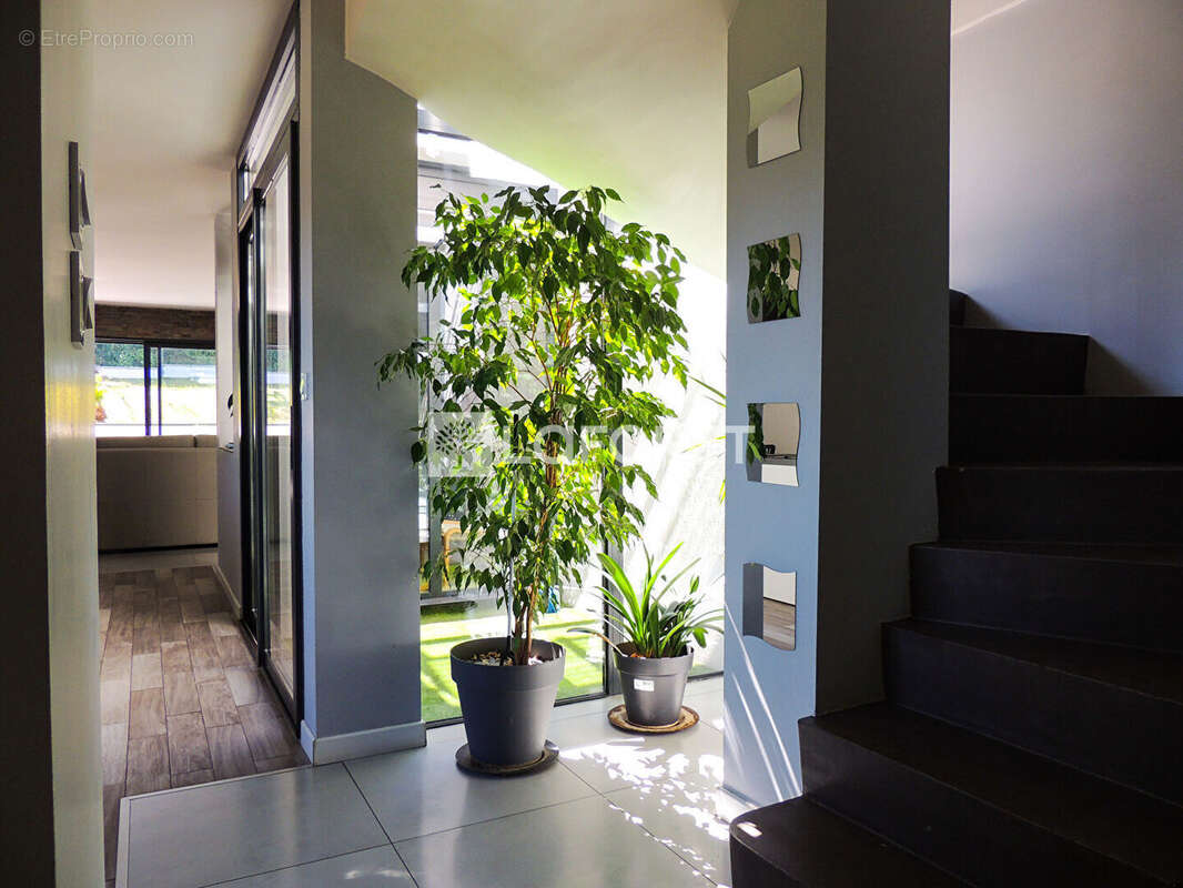 Maison Bassens 5 pièce(s) 158.02 m2 - photo 6