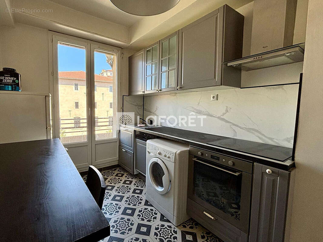 Appartement à MARSEILLE-1E