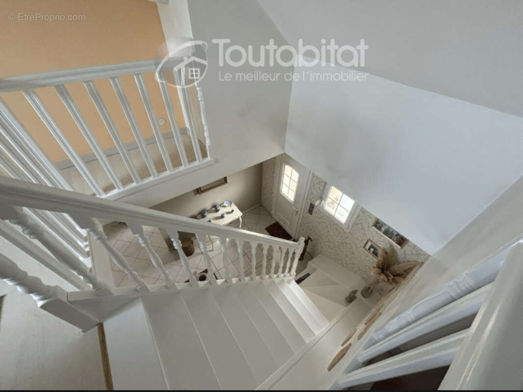 Maison à NEUVILLE-LEZ-BEAULIEU