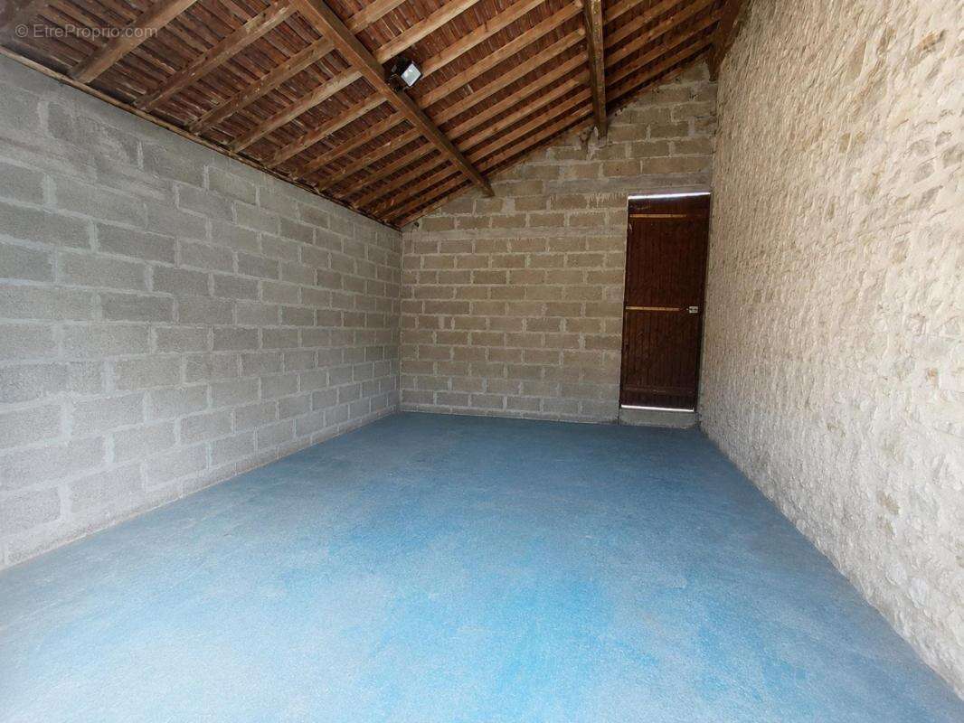 Maison de pierre 3/4 chambres avec dépendances rénovées - photo 10