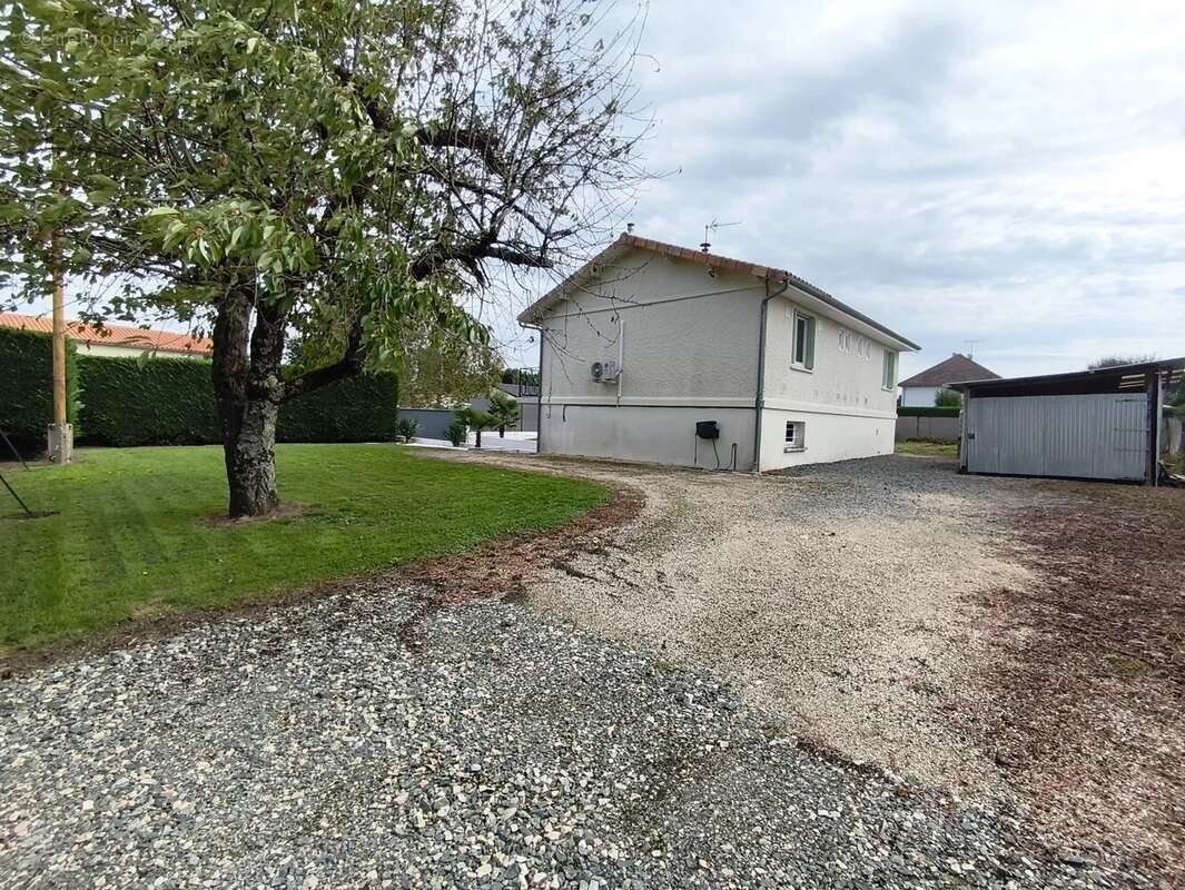 Maison à FLEURE