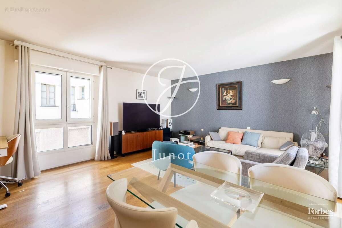 Appartement à PARIS-3E