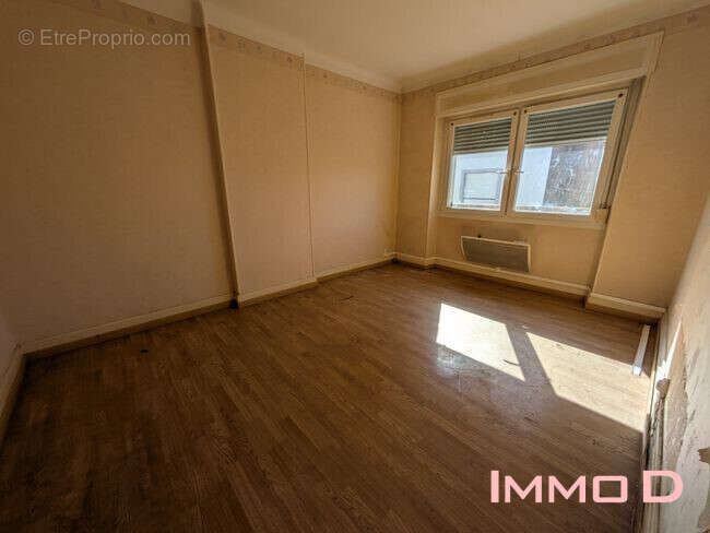Appartement 60 m² à Charmes  - photo 3