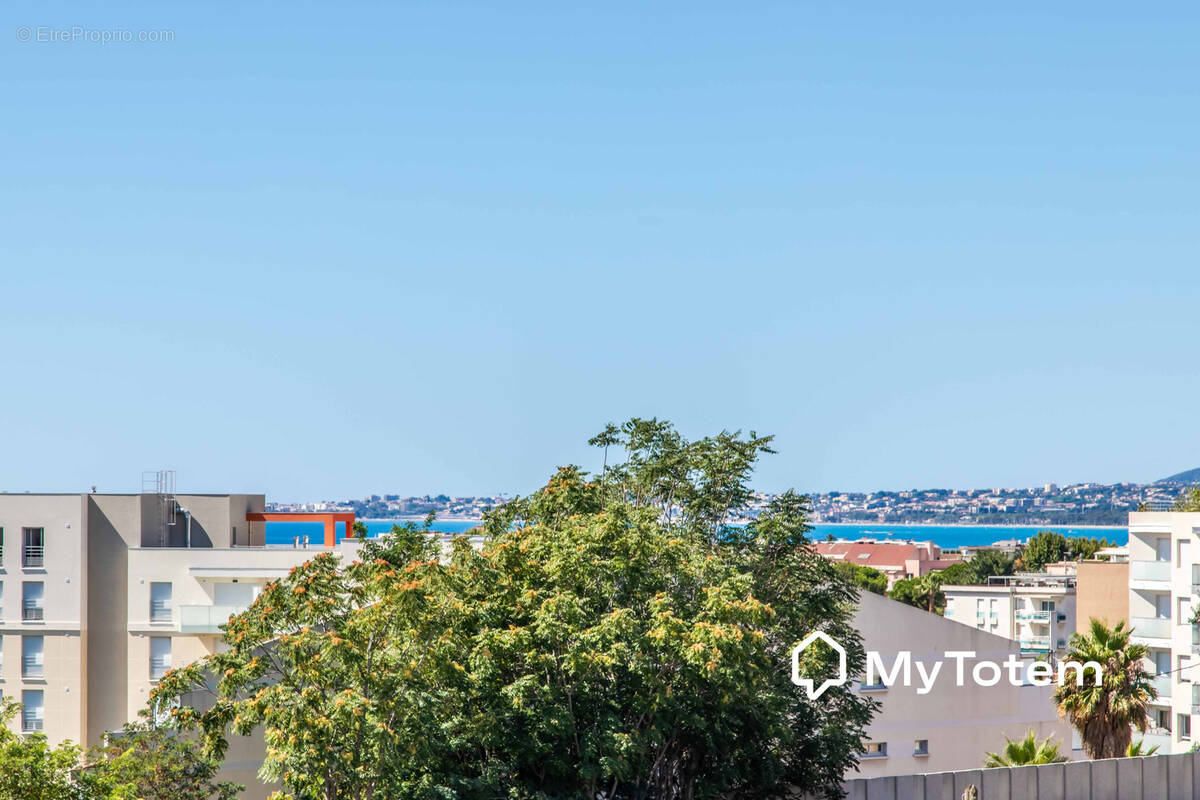 Appartement à SAINT-LAURENT-DU-VAR