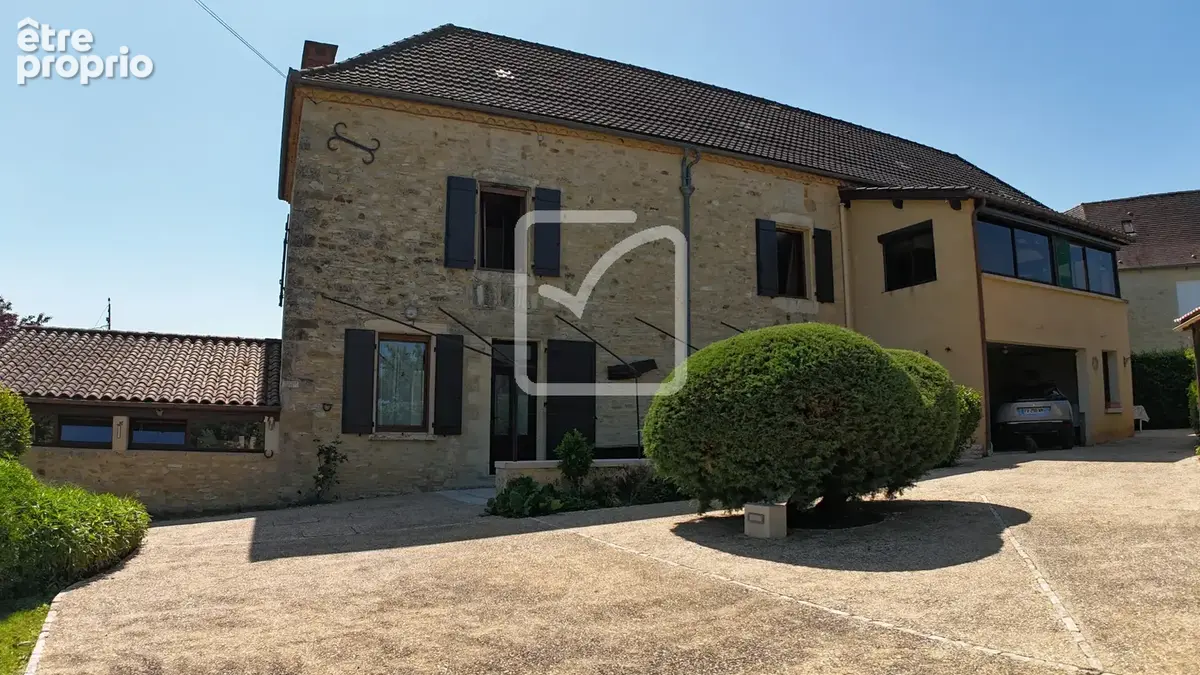 Grande maison familiale en pierre   Volumes, confort et potentiel à Gourdon - photo 4