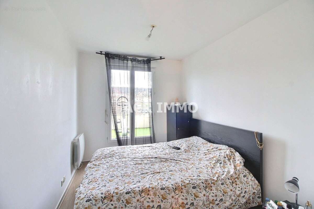 Appartement à CHANTELOUP-LES-VIGNES