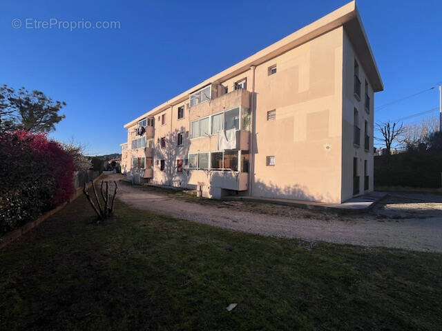 Appartement à PEYROLLES-EN-PROVENCE