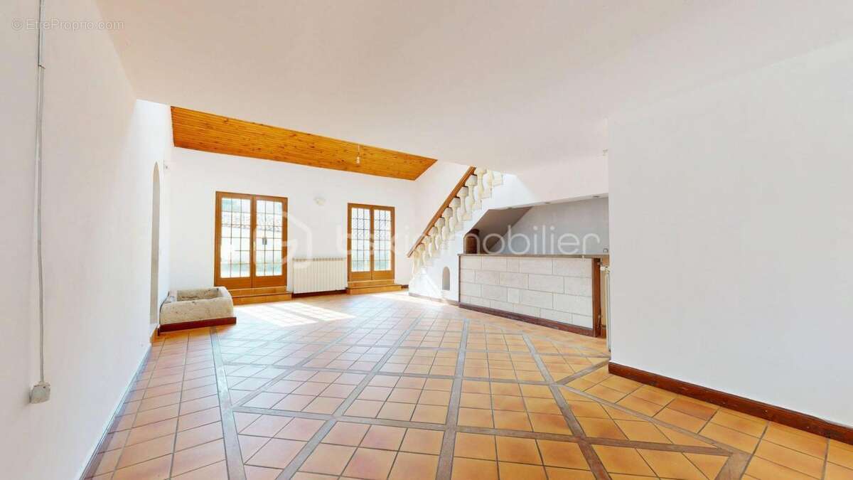 Maison à Fort Potentiel avec Dépendances – Cœur de Village - photo 3