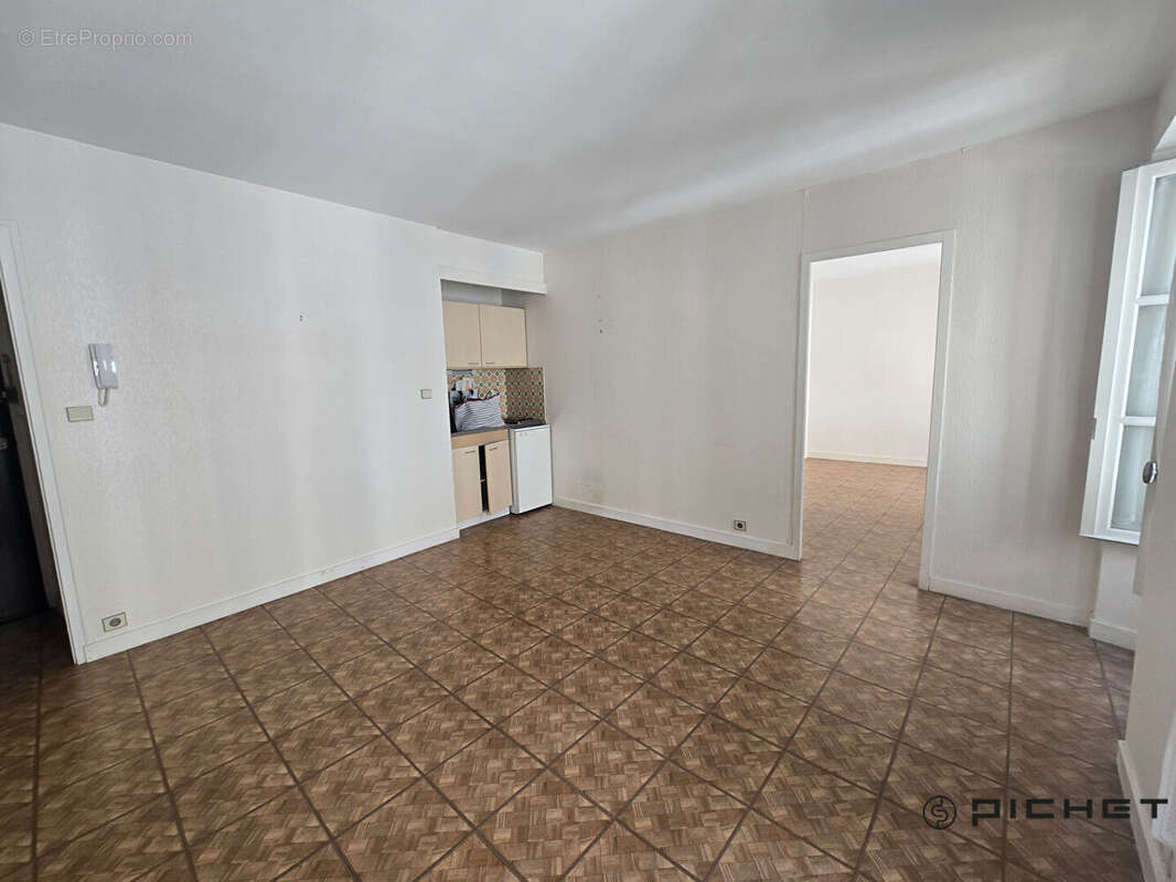 LA ROCHELLE  CENTRE VIEUX PORT Appartement  2 pièce(s) 31.56 m2; - photo 2