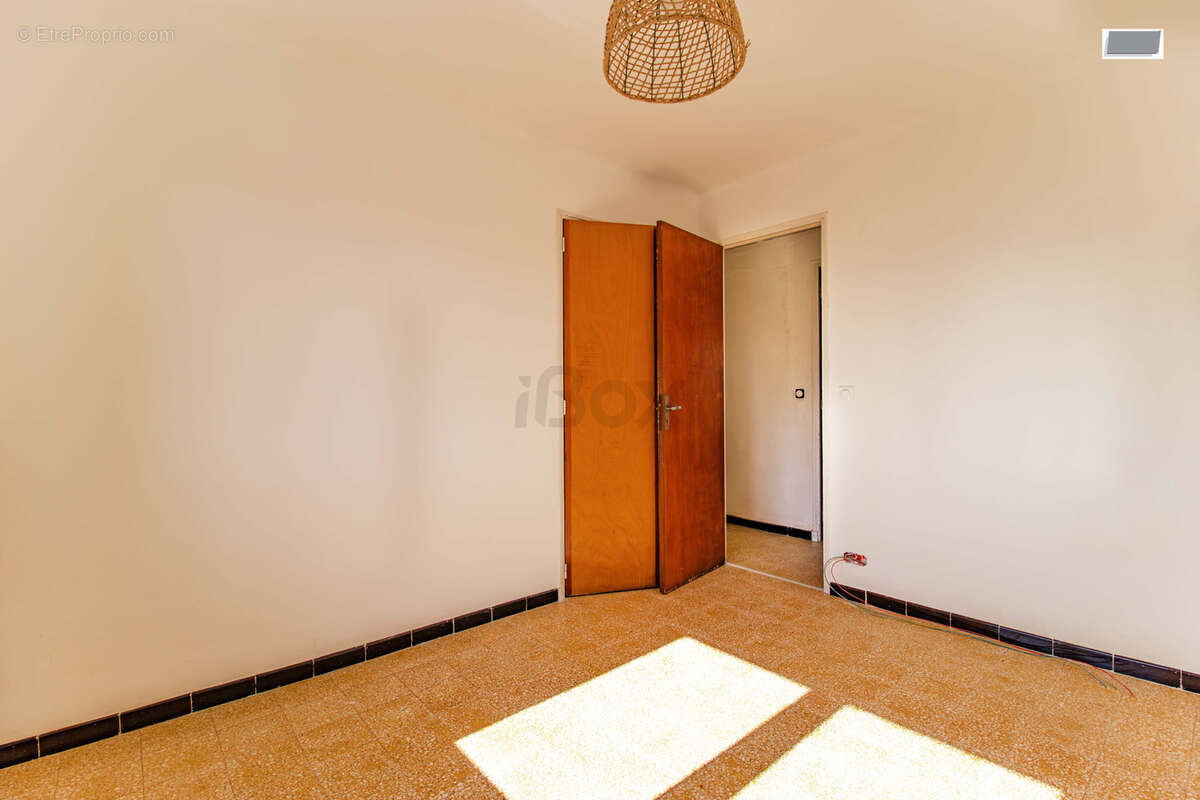 Toulon est - appartement 3 pieces - 2 chambre - balcon - parking collectif -cave - photo 13