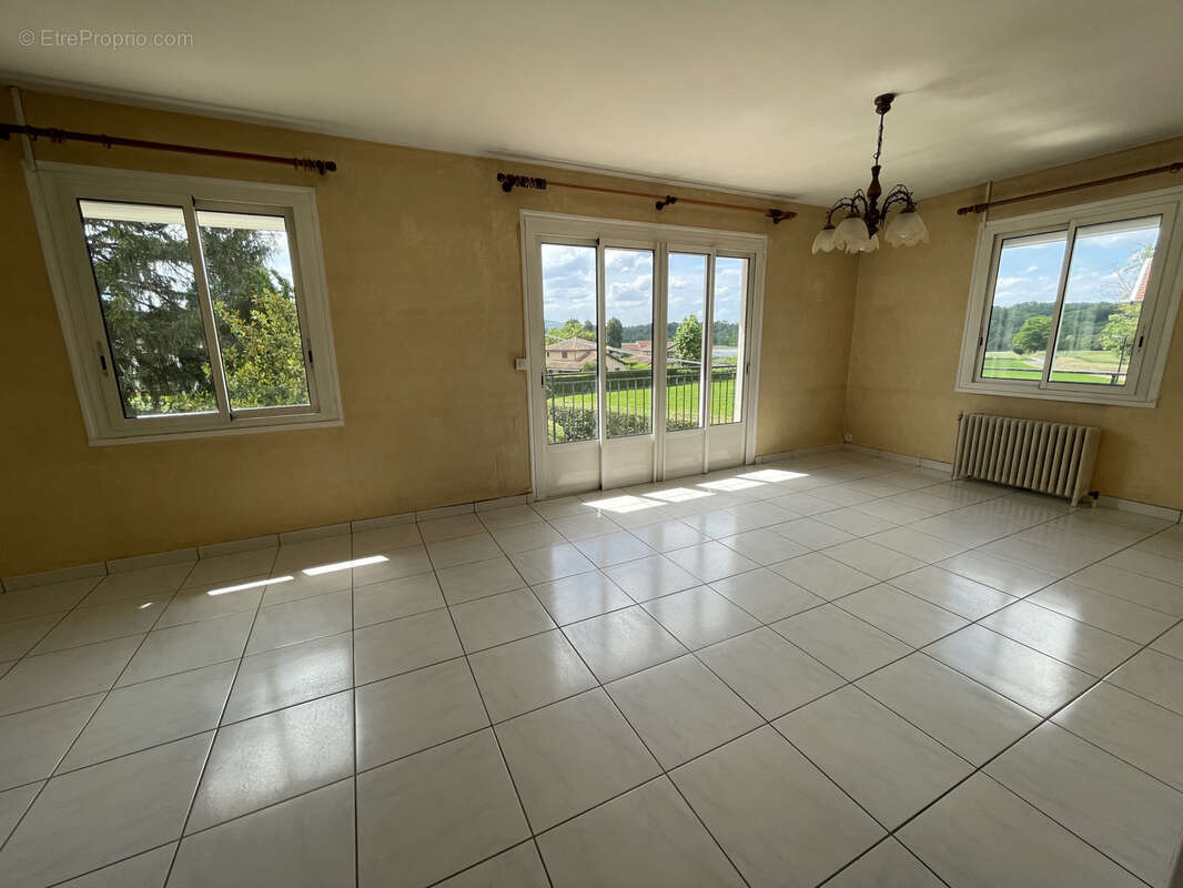 Maison à CAILLOUX-SUR-FONTAINES