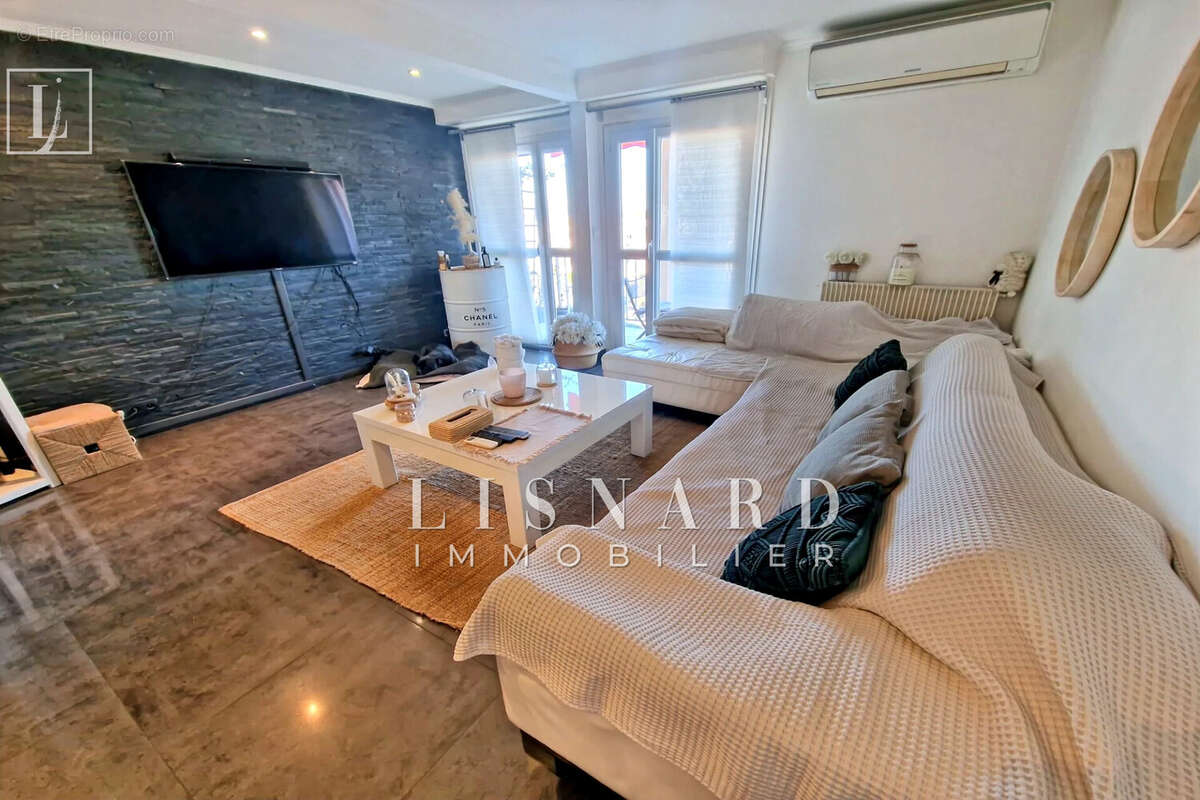 Appartement à VALLAURIS