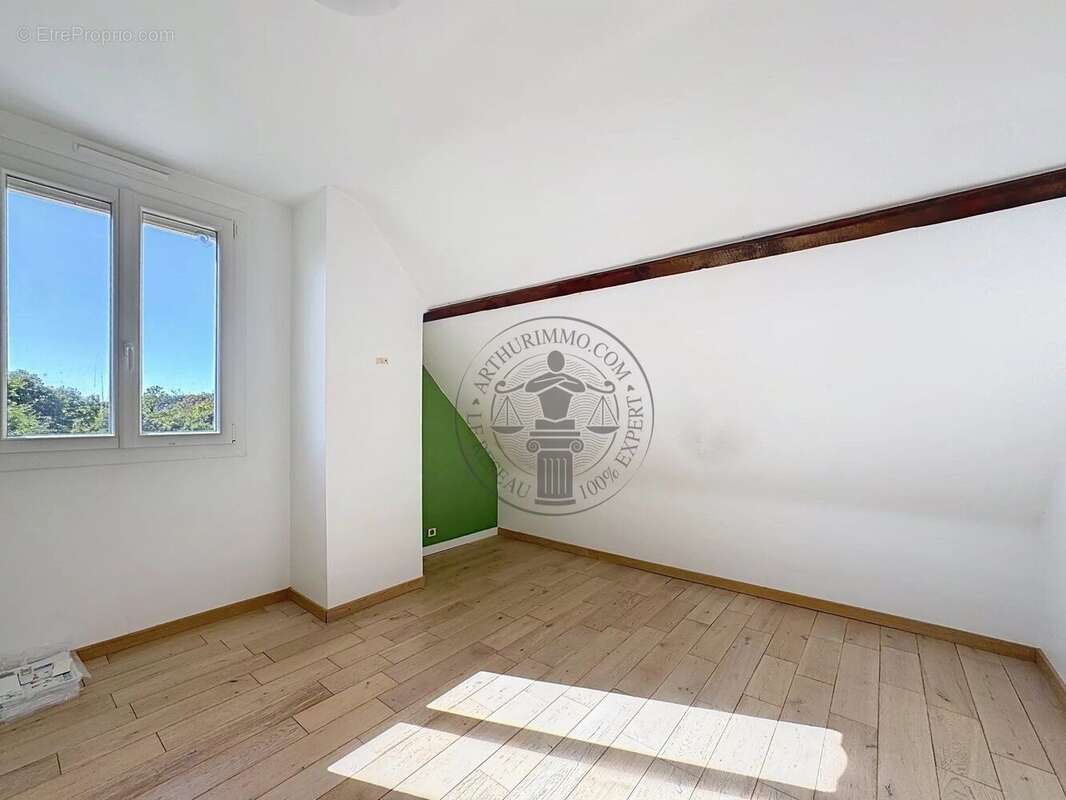 Maison à SAINT-ARNOULT-EN-YVELINES