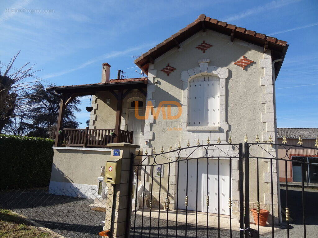 Maison à SAINT-FRONT-DE-PRADOUX