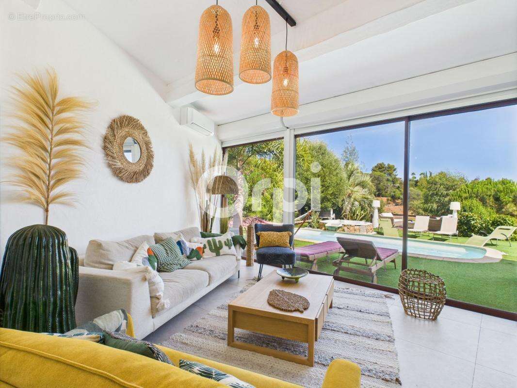 Maison à MANDELIEU-LA-NAPOULE