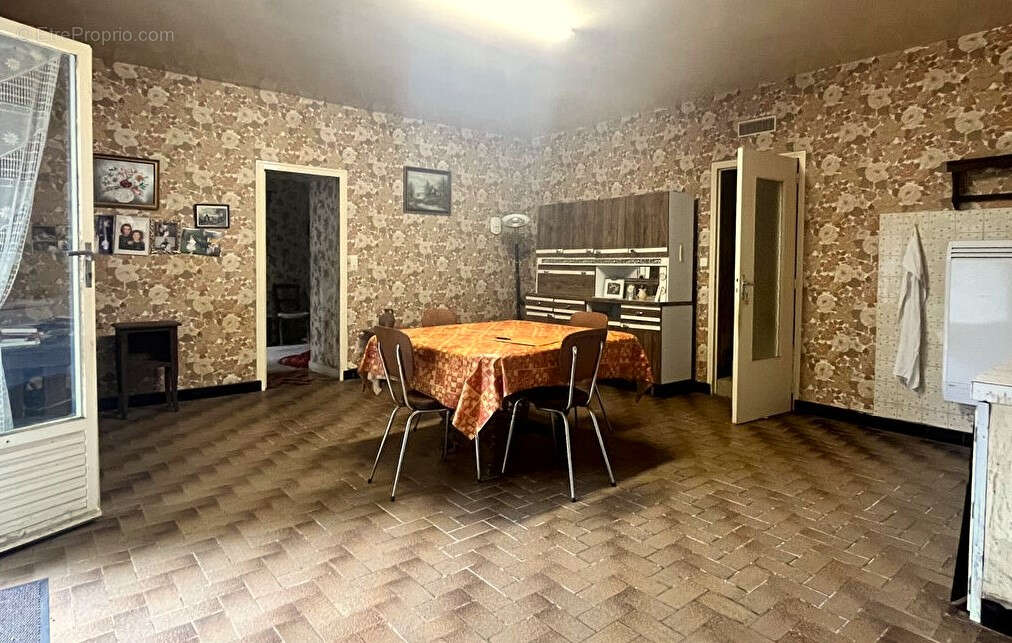 Maison à VENDEUVRE-DU-POITOU