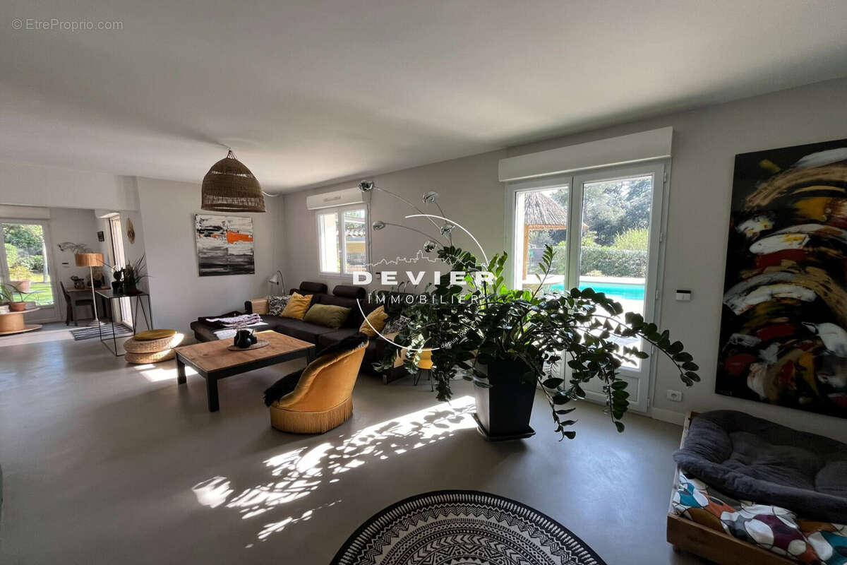 Maison à SAINT-JEAN-DE-CORNIES