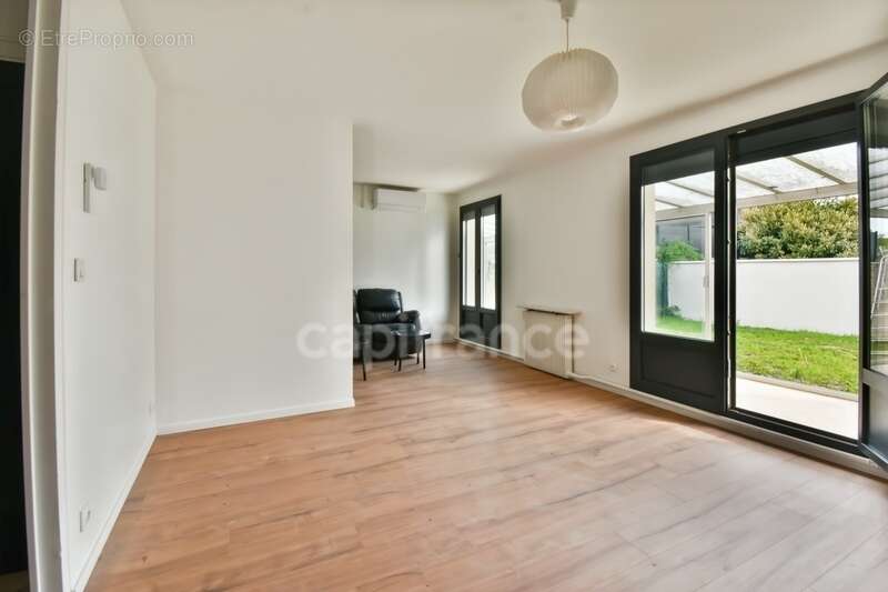 À vendre à Sainte-Geneviève-des-Bois, maison climatisée :    de 123 m², 5 chambres, véranda, garage, sans travaux et parfaitemen - photo 24