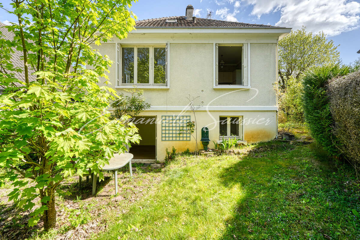Maison à LA CELLE-SAINT-CLOUD