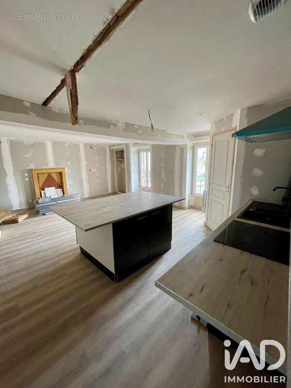 Appartement 51 m² à Lathus-Saint-Remy  - photo 4
