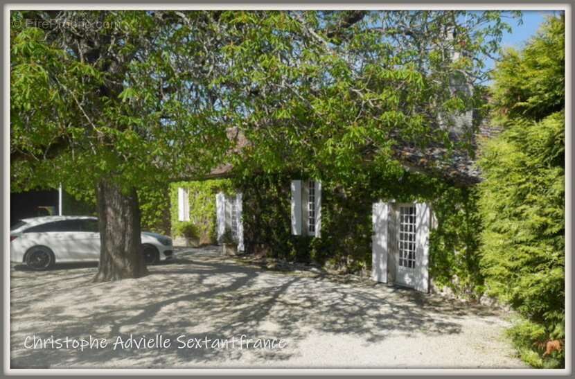 3 maisons en pierres, chartreuse, colombier et périgourdine, chai, dépendances, piscine sur 3 Ha - photo 13