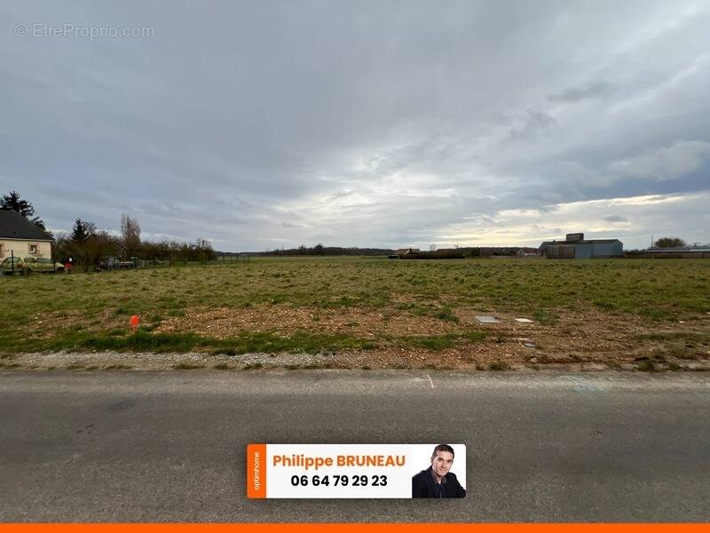 Terrain à MARCILLY-LA-CAMPAGNE