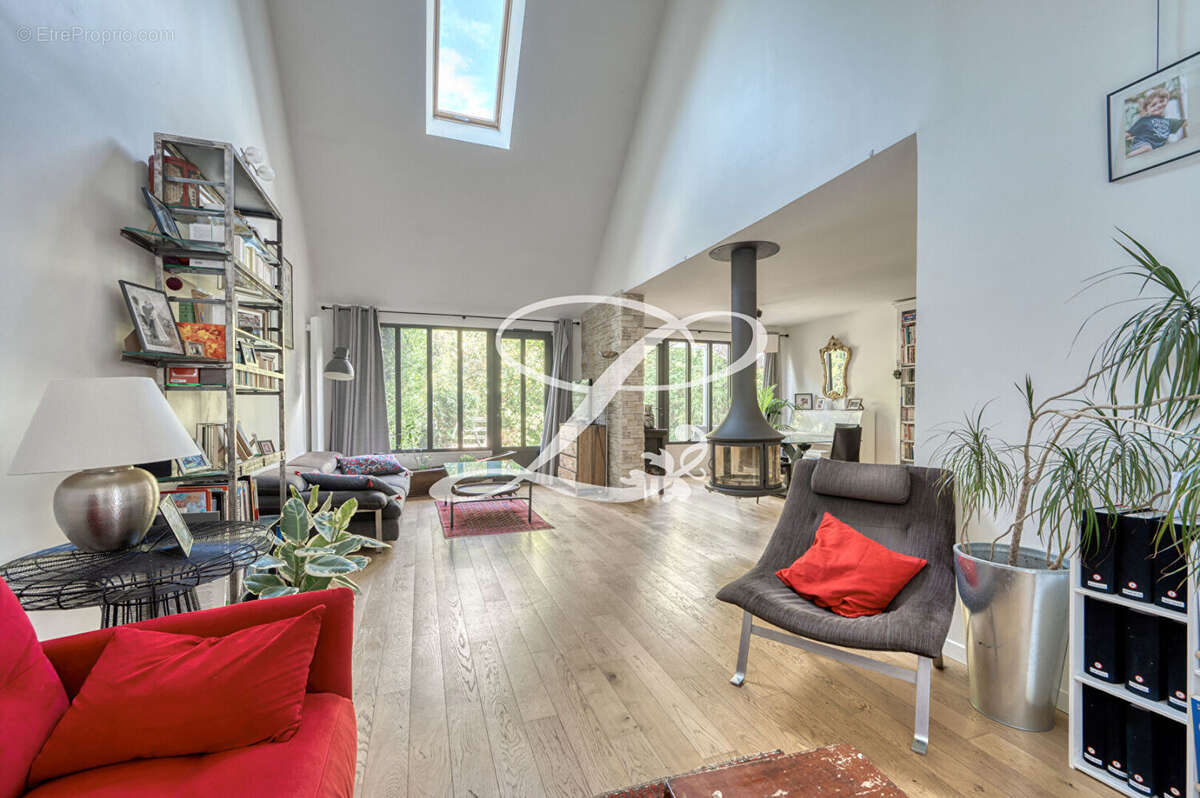 Maison à LE MESNIL-LE-ROI