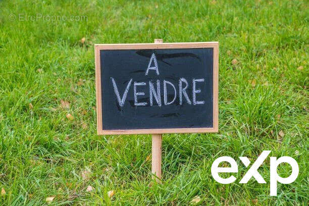 blackboard with text in french 'for sale' on a grass - Terrain à MESANGER