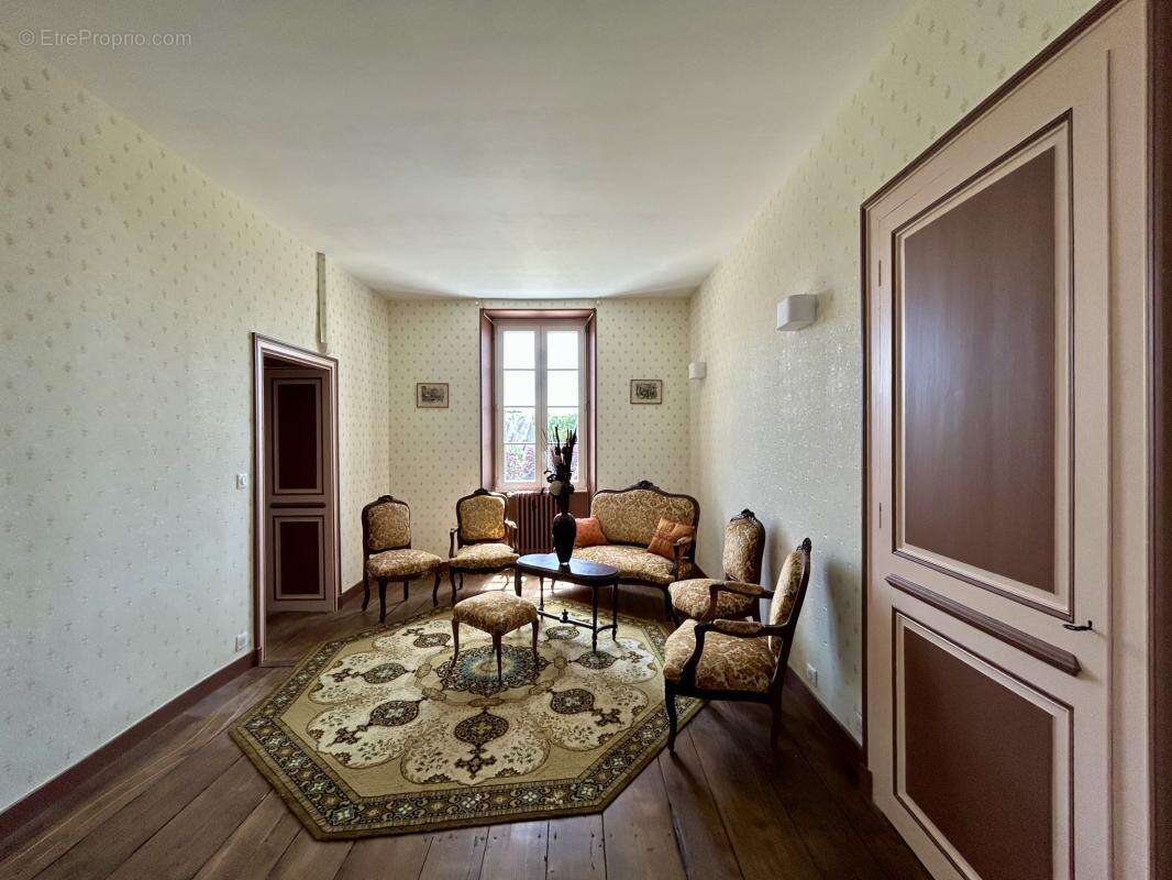 Maison à AIGRE