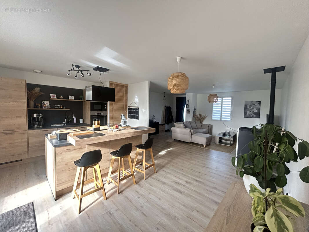 Maison à ROUVRES-SAINT-JEAN