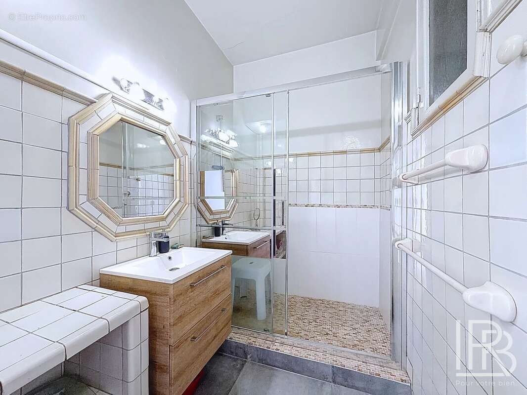 Appartement à MARSEILLE-6E