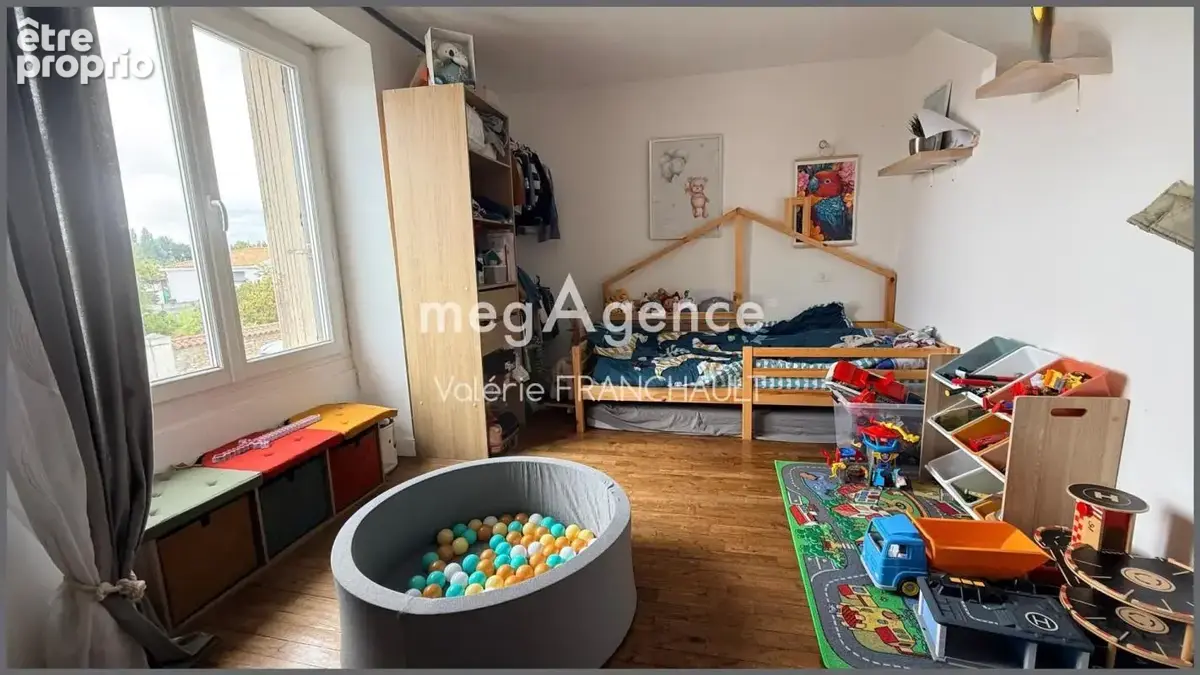 Luçon,proche des commodités, maison trois chambres, avec jardin et garage - photo 7