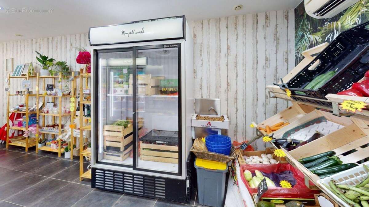 Commerce à PINET
