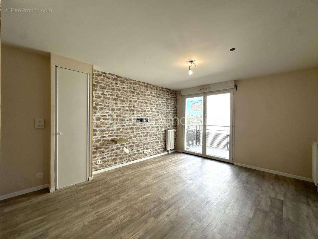 Appartement à FLEURY-MEROGIS